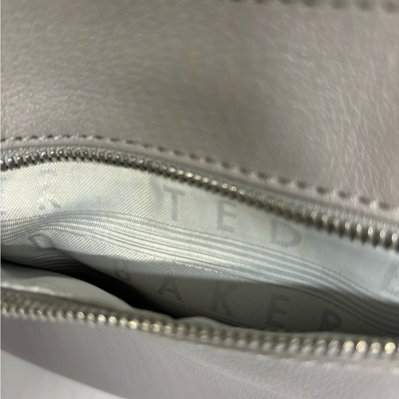 HEATHERR CURVED LEATHER CROSSBODY BAGโ๏ธ - Picture 8 of 16